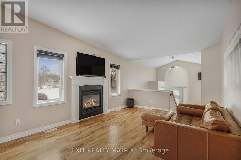 29648869/403-centenaire-street/embrun/russell/ontario/K0A1W0_5