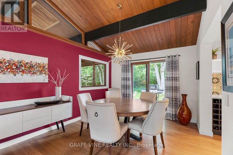 28643914/6486-woodland-place/manotick-south-to-roger-stevens/ottawa/ontario/K4M1B3_19