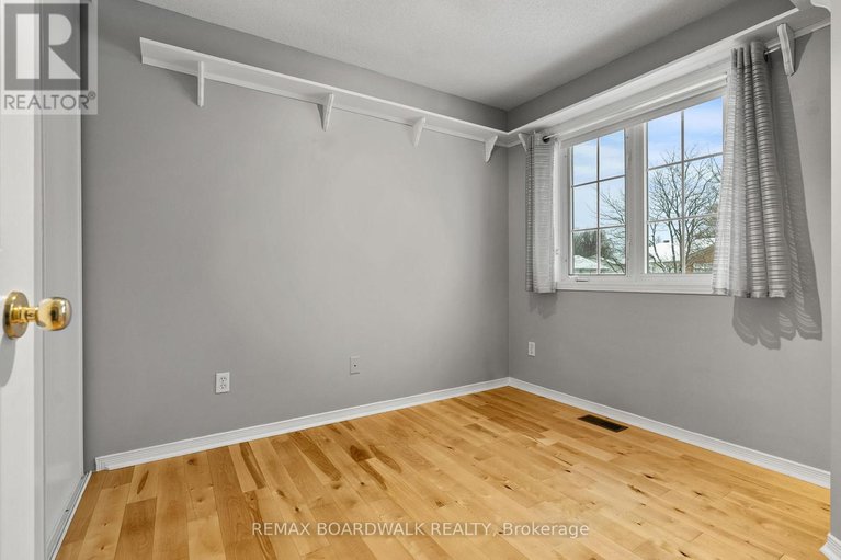 29251894/42-college-circle/castle-heights/ottawa/ontario/K1K4R8_29