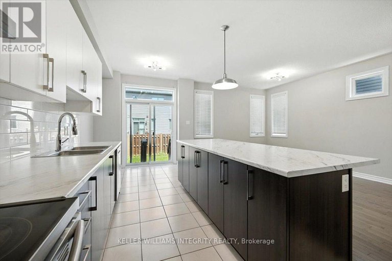 28517732/843-june-grass-street/avalon-west/ottawa/ontario/K4A1H4_13