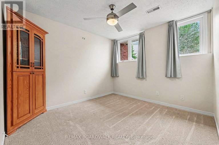 29679352/1607-locksley-lane/beaconwood/ottawa/ontario/K1J1B6_18