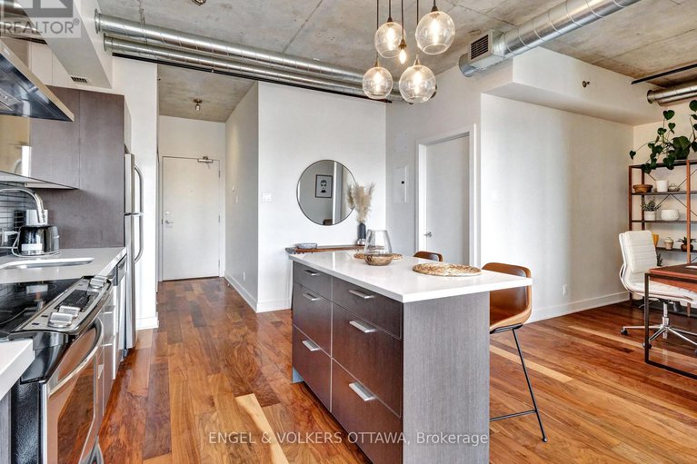 28414766/516-360-mcleod-street/ottawa-centre/ottawa/ontario/K2P1A9_13