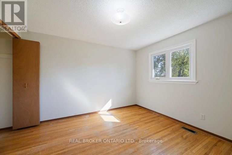 28986692/60-westpark-drive/blackburn-hamlet/ottawa/ontario/K1B3E5_23