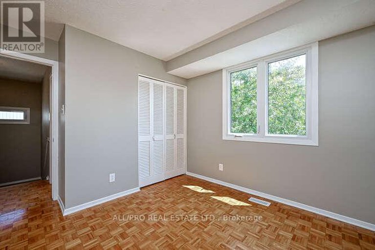 29261422/56-jackson-court/beaverbrook/ottawa/ontario/K2K1B7_24