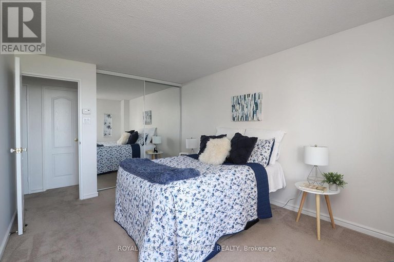 28505384/1002-1171-ambleside-drive/woodroffe/ottawa/ontario/K2B8G6_16