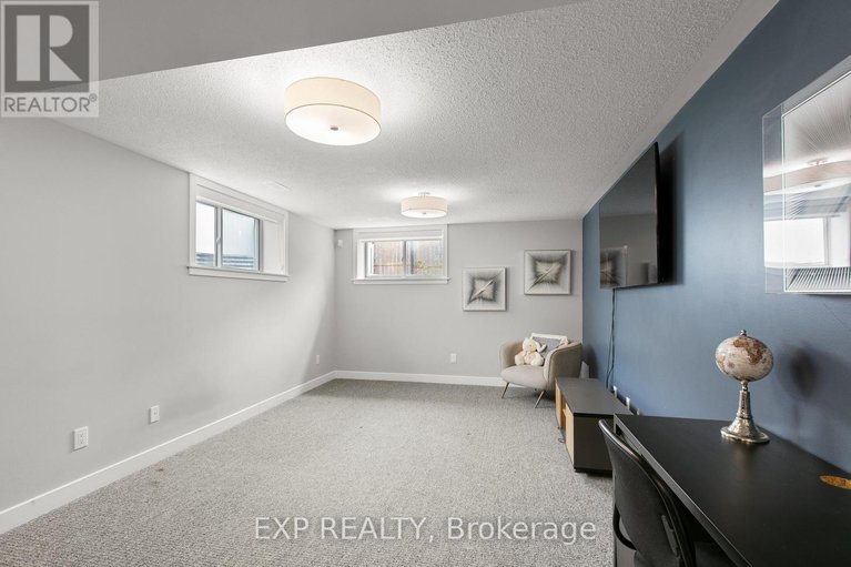 28567081/335-joshua-street/mer-bleuebradley-estatesanderson-park/ottawa/ontario/K1W0N7_32