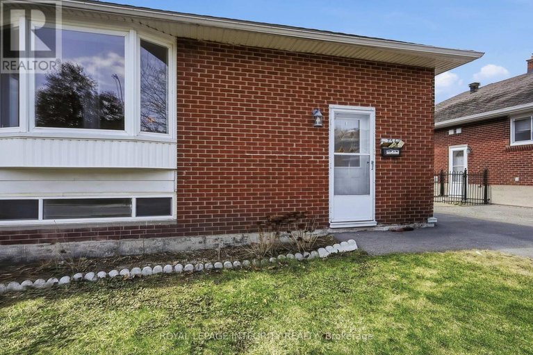 29652351/754-cummings-avenue/castle-heightsrideau-high/ottawa/ontario/K1K2L1_2