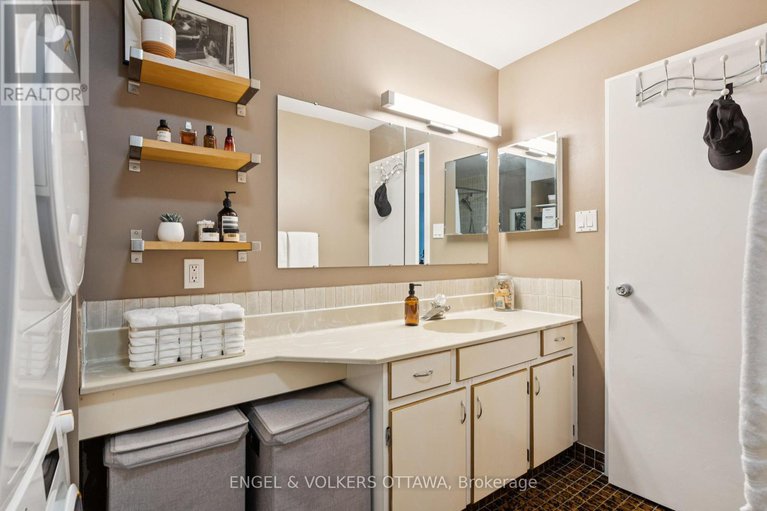 28619826/8a-400-laurier-avenue-e/sandy-hill/ottawa/ontario/K1N8Y2_36