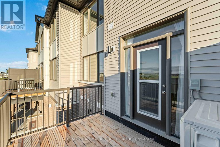 29126809/629-quilter-row/goulbourn-twp-from-franktown-rdsouth-to-rideau/ottawa/ontario/K0A2Z0_23