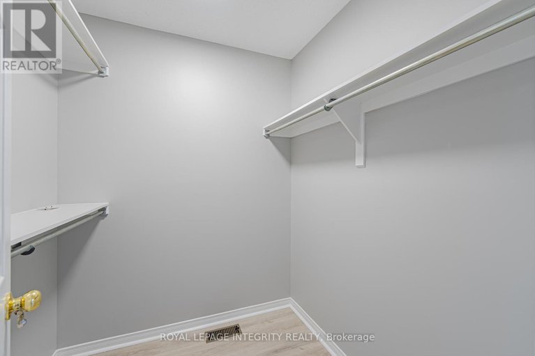 28621656/165-kinross-private/morgans-grantsouth-march/ottawa/ontario/K2K3P8_23