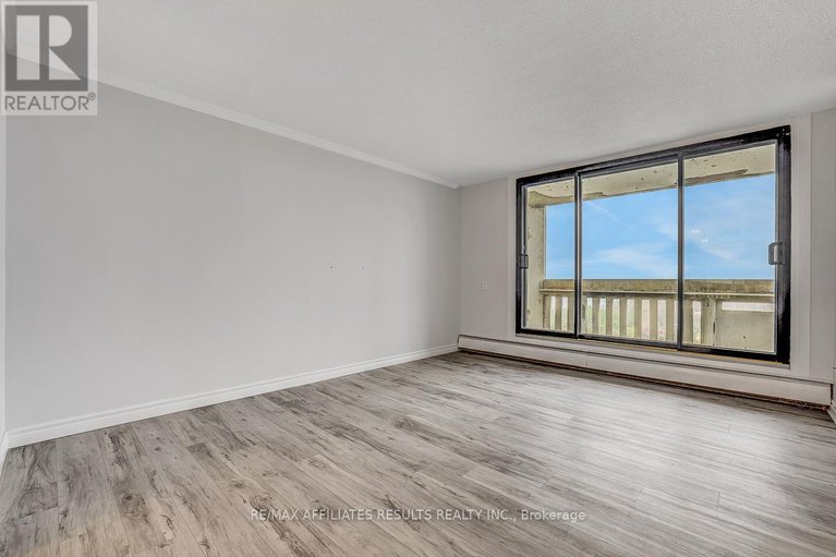 29621627/1609-415-greenview-avenue/britannia/ottawa/ontario/K2B8G5_15