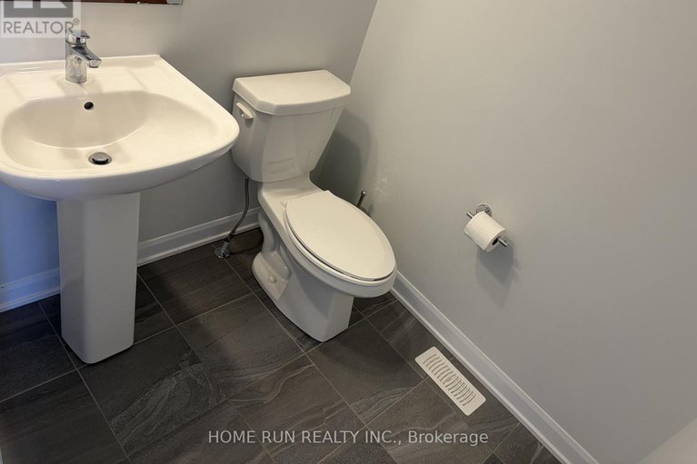 29658905/111-teelin-circle/half-moon-bay/ottawa/ontario/K2C3H2_14