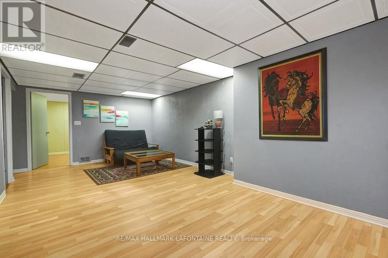 29444353/2443-ogilvie-road/beacon-hill-north/ottawa/ontario/K1J7N3_50