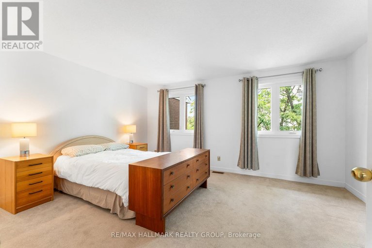 29486310/1916-russell-road/elmvale-acres/ottawa/ontario/K1G1L6_20