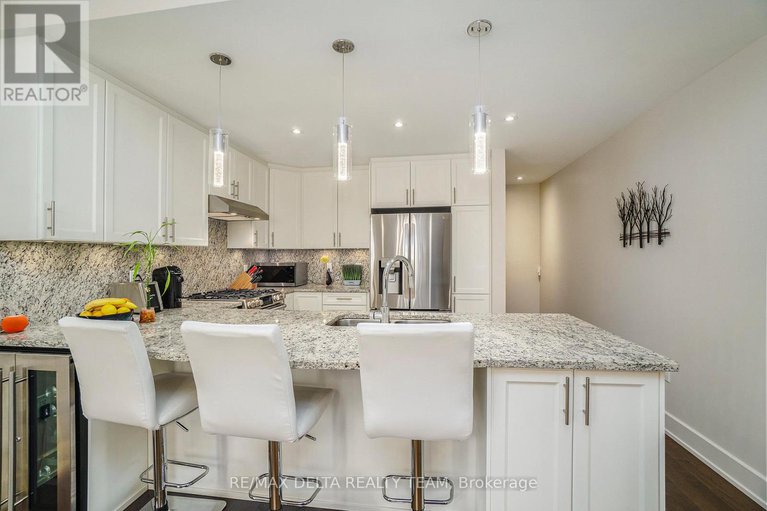 29345716/240-mullin-private/mer-bleuebradley-estatesanderson-park/ottawa/ontario/K1W0K6_6