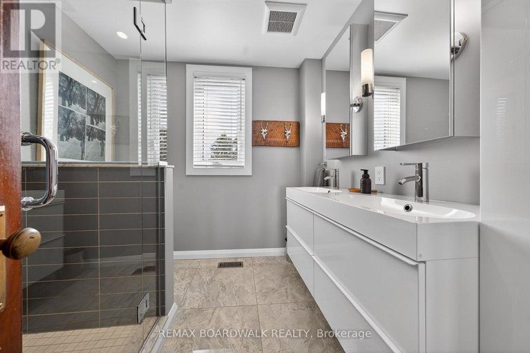 29640571/154-queen-mary-street/overbrookcastle-heights/ottawa/ontario/K1K1X5_28