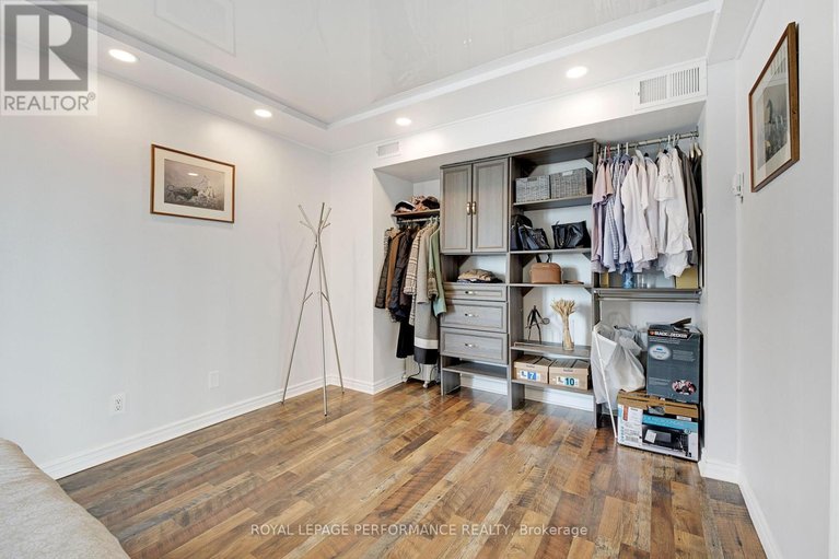 29535481/1905-160-george-street/lower-townbyward-market/ottawa/ontario/K1N9M2_31