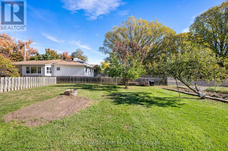 28997757/1665-fisher-avenue/carleton-heights/ottawa/ontario/K2C1X9_26