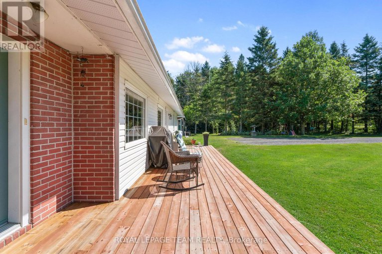28652632/12135-county-road-2-road/south-dundas-williamsburgh-twp/south-dundas/ontario/K0C1X0_5