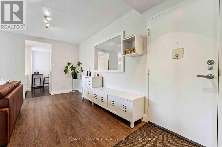 28620616/406-333-chapel-street/sandy-hill/ottawa/ontario/K1N8Y8_3