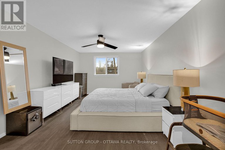 28535998/13-weatherwood-crescent/pineglencountry-place/ottawa/ontario/K2E7C5_26