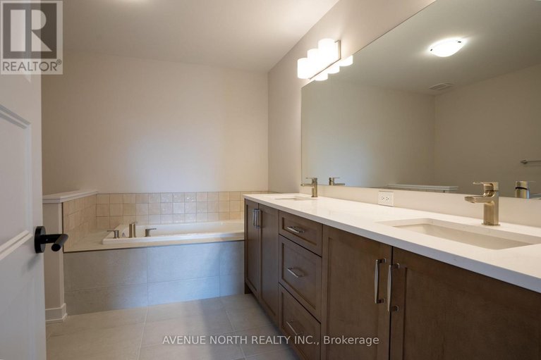 29330724/210-ginebik-way/blossom-parkkemp-parkfindlay-creek/ottawa/ontario/K1X0H4_42