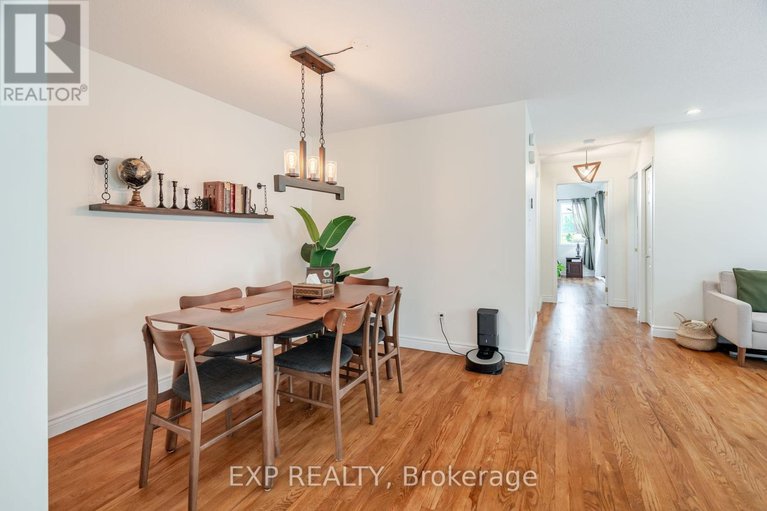 28873619/1562-lisbon-street/fallingbrookpineridge/ottawa/ontario/K4A4B9_17