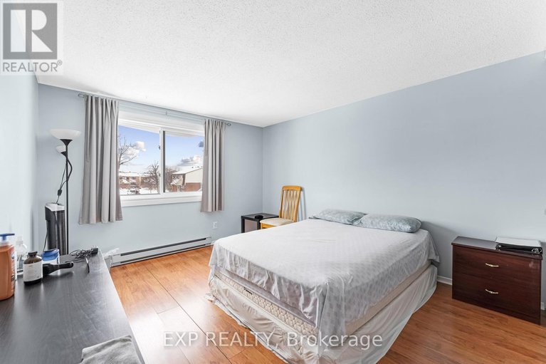 29415579/52-44a-woodvale-green/craig-henrywoodvale/ottawa/ontario/K2G4H4_15