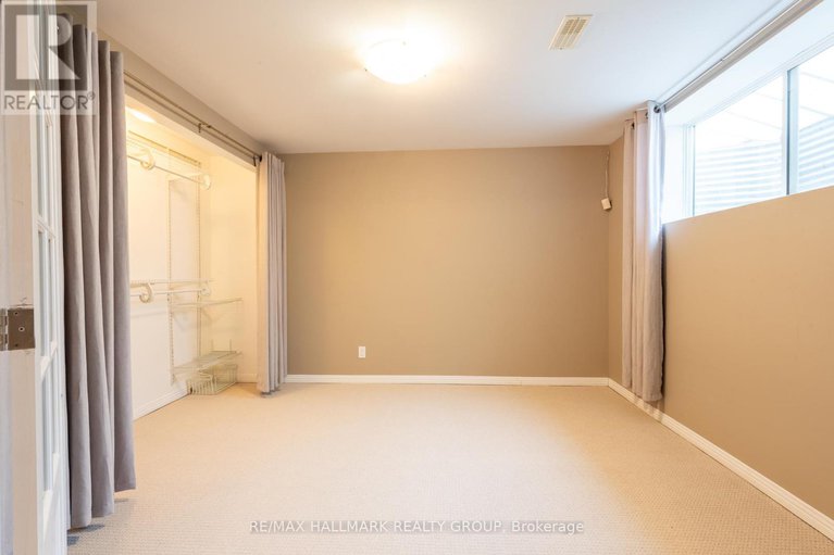 28706824/217-fountainhead-drive/mer-bleuebradley-estatesanderson-park/ottawa/ontario/K1W0C2_36