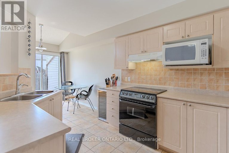 29676126/15-calaveras-avenue-s/longfields/ottawa/ontario/K2J4Z8_13