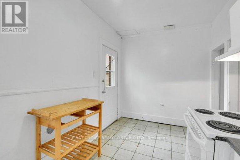 28627052/293-powell-avenue/west-centre-town/ottawa/ontario/K1S2A6_14