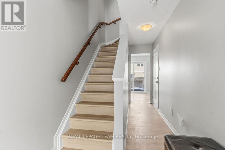 29379496/402-sadar-private/cedargrovefraserdale/ottawa/ontario/K2J3T3_6