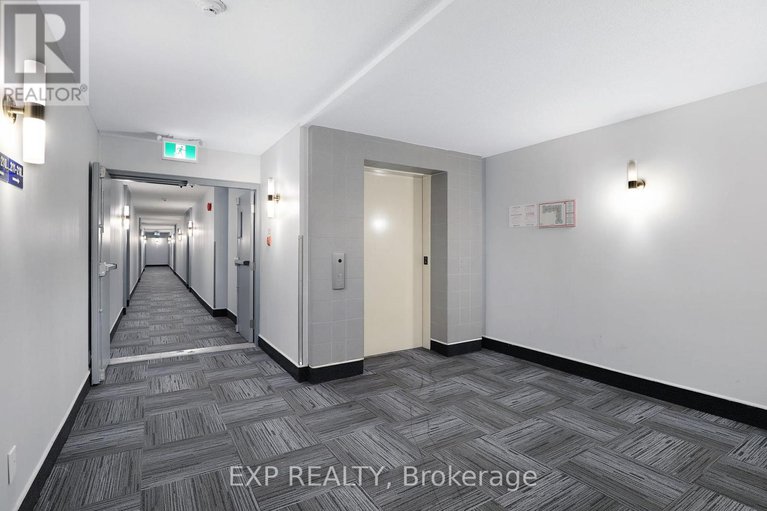 28834452/212-214-viewmount-drive/borden-farmstewart-farmcarleton-heightsparkwood-hills/ottawa/ontario/K2E7X3_4
