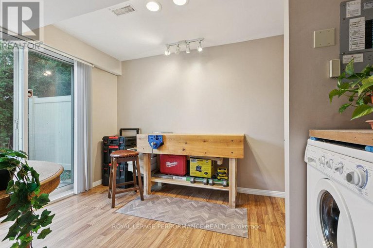 29032584/560-thomson-street/viscount-alexander-park/ottawa/ontario/K1K2J8_30