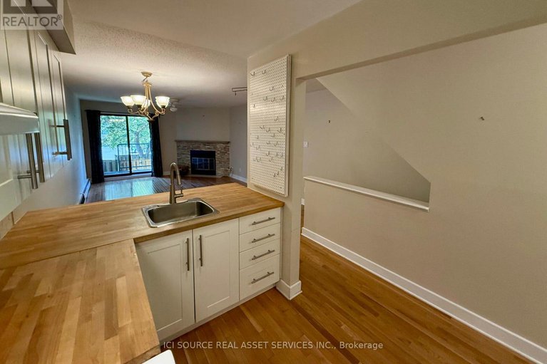 28977582/8-blue-moon-private/manor-park/ottawa/ontario/K1K4K6_3