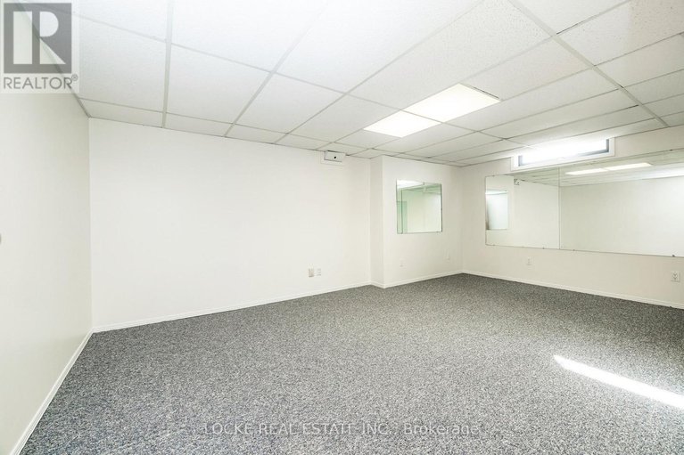 29535443/1404-forest-valley-drive/chapel-hill/ottawa/ontario/K1C5M8_38