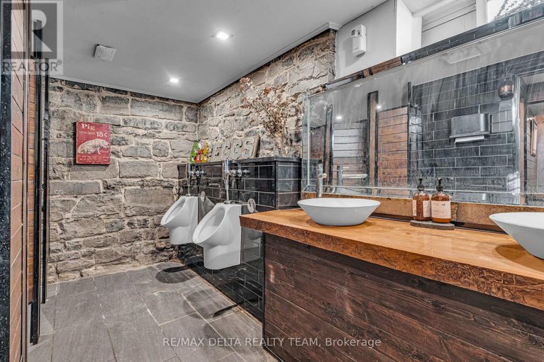 29255406/2607-old-montreal-road/cumberland-village/ottawa/ontario/K4C1A2_30