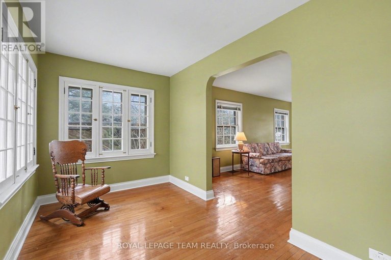 29474751/104-van-buren-street/kemptville/north-grenville/ontario/K0G1J0_10