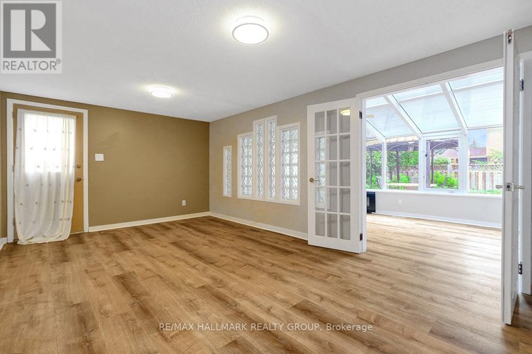 28499292/2149-hubbard-crescent/beacon-hill-north/ottawa/ontario/K1J6L3_23