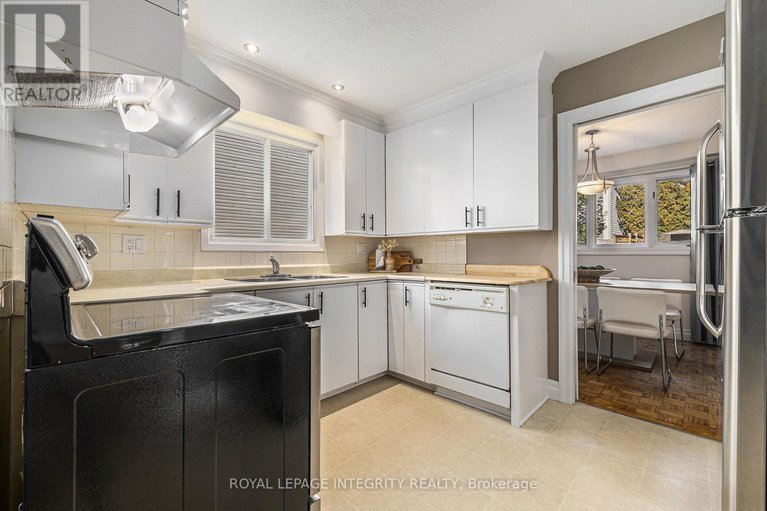 29047086/47-jansen-road/sheahan-estatestrend-village/ottawa/ontario/K2H5W6_14