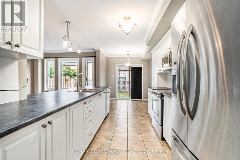 28803374/714-regiment-avenue/emerald-meadowstrailwest/ottawa/ontario/K2M0E3_9