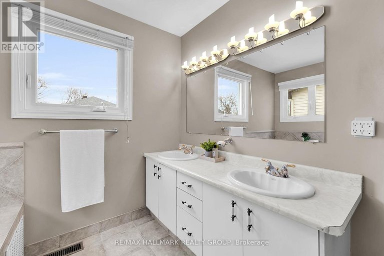 29571955/5-ellisson-way/hunt-club-park/ottawa/ontario/K1G4N9_25