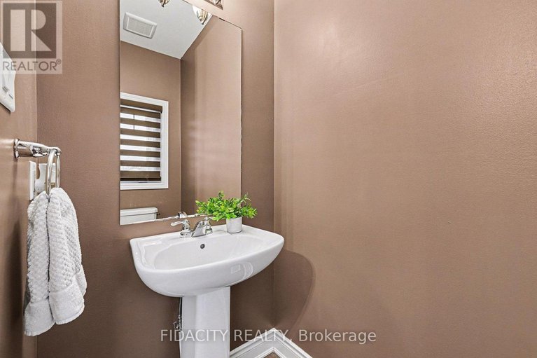 29244731/547-parade-drive/stittsville-south/ottawa/ontario/K2S0X8_16