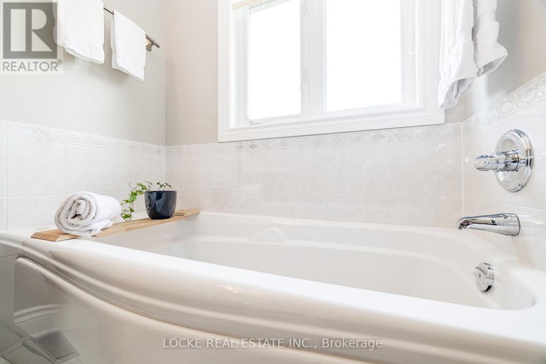 28872306/106-parkrose-private/chatelaine-village/ottawa/ontario/K4A0N8_25