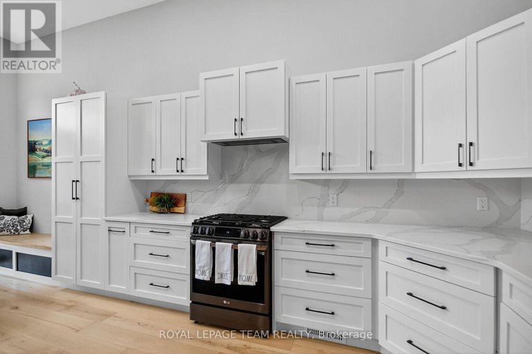 28888061/128-chenoa-way/stonebridge/ottawa/ontario/K2J0M2_17