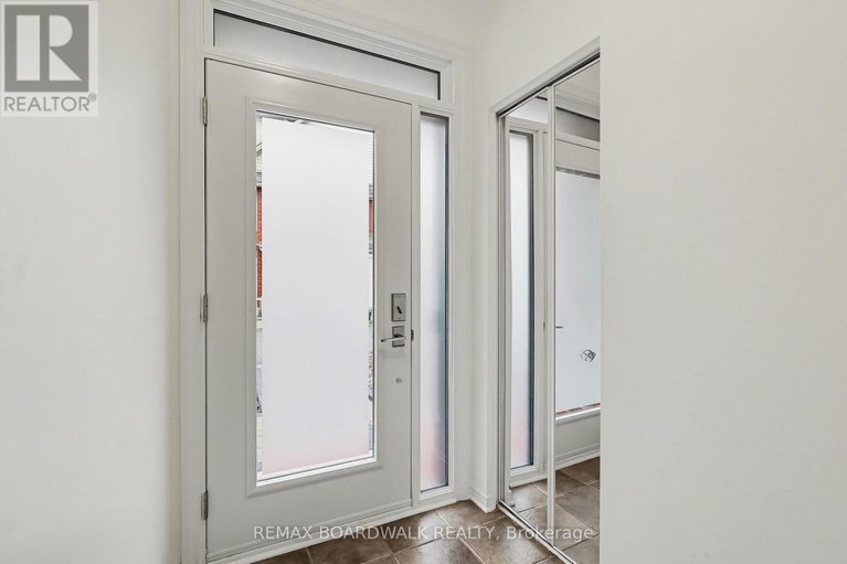 29619269/295-meilleur-private/vanier/ottawa/ontario/K1L0A2_3