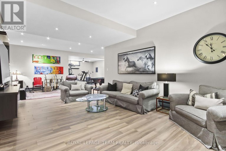 28765946/5849-queenscourt-crescent/manotick-east-to-manotick-station/ottawa/ontario/K4M1K3_32