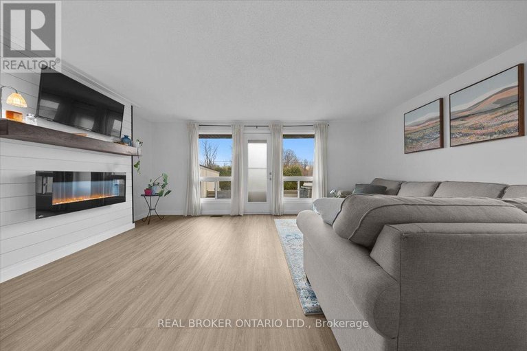 29616177/2049-stonehenge-crescent/pineview/ottawa/ontario/K1B4N7_16