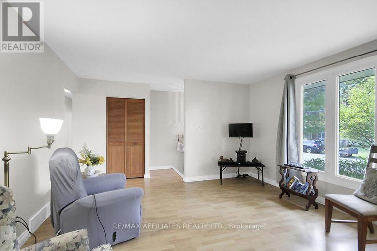 28858378/52-laurie-court/glencairnhazeldean/ottawa/ontario/K2L1S4_6