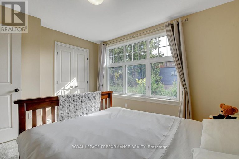 29339281/318-iona-street/westborohampton-park/ottawa/ontario/K1Z7B9_17